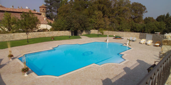 Piscina con tecnologia Myrtha del Castello di Rezzanello.